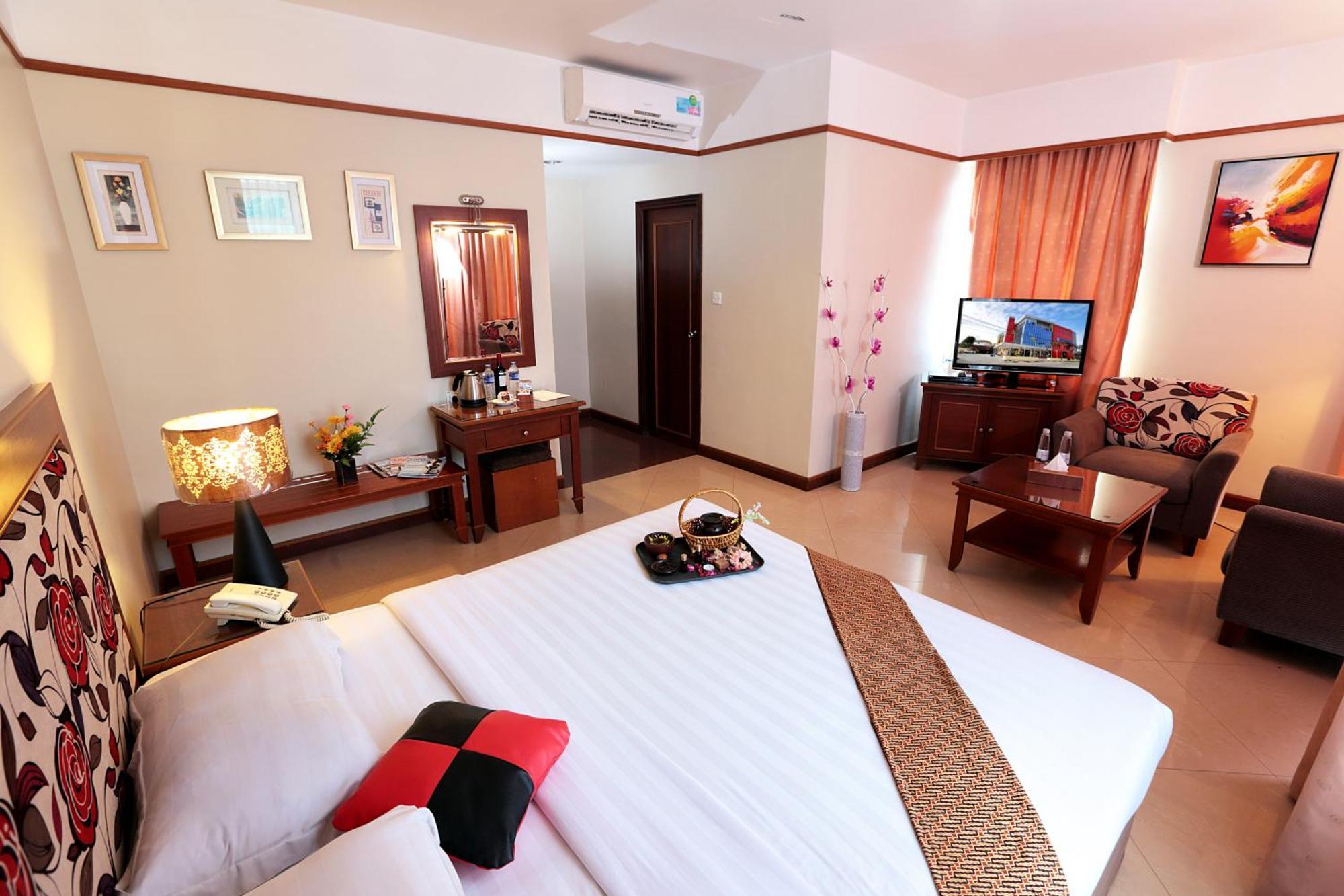 Hotel Maximillian Tanjung Balai Karimun Exterior photo