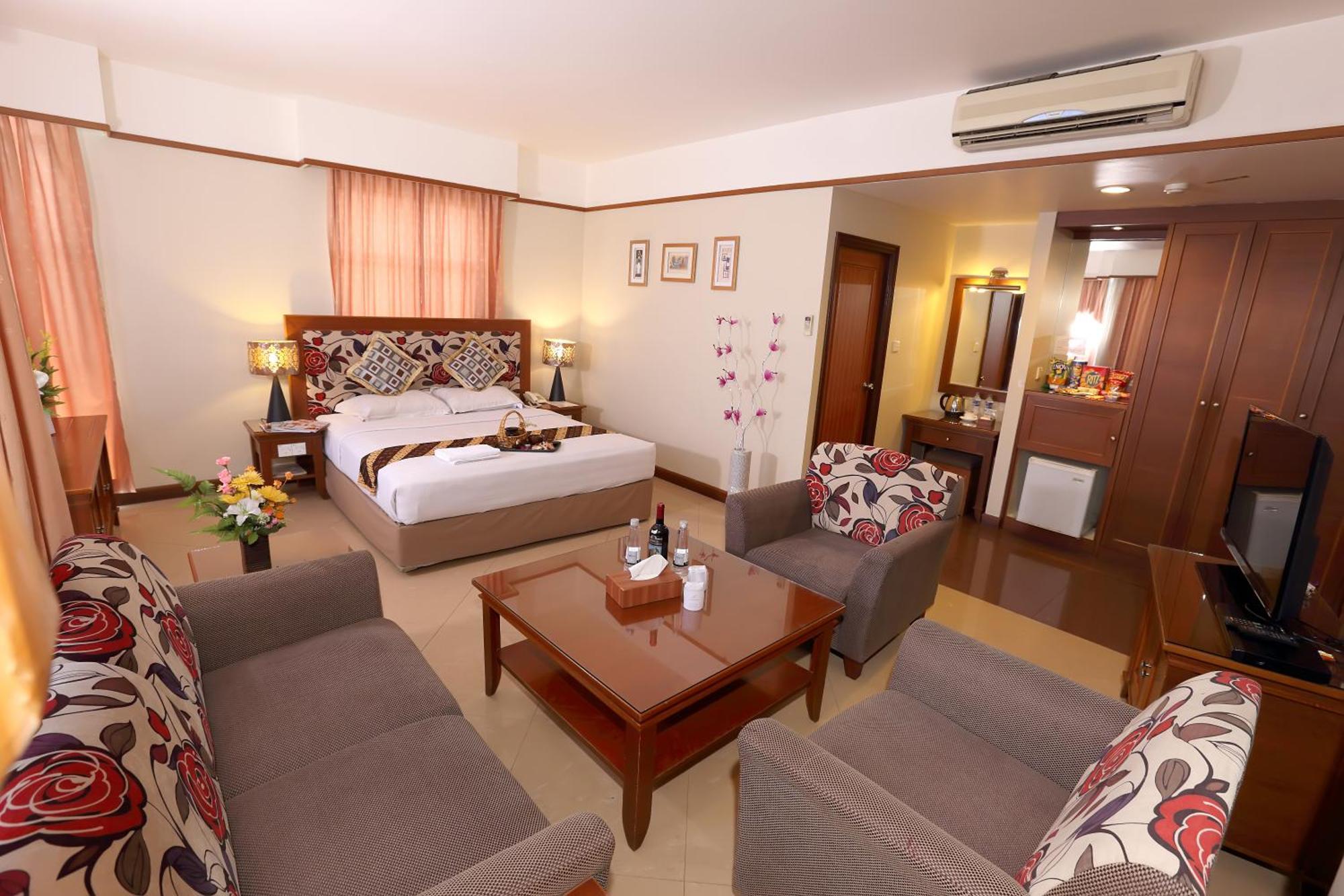 Hotel Maximillian Tanjung Balai Karimun Exterior photo