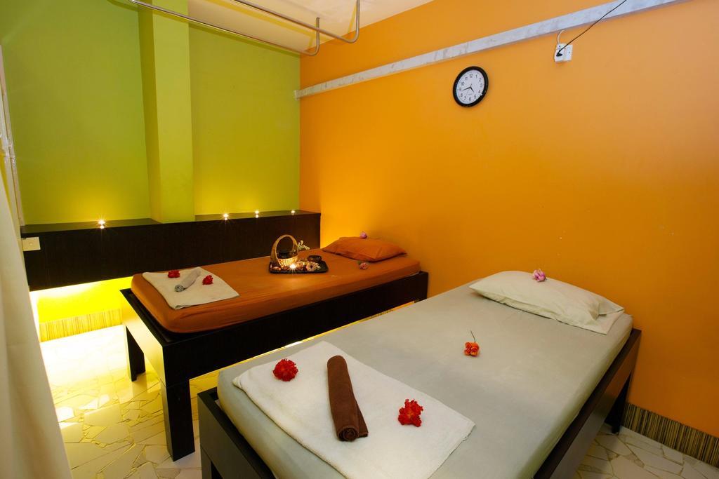 Hotel Maximillian Tanjung Balai Karimun Exterior photo