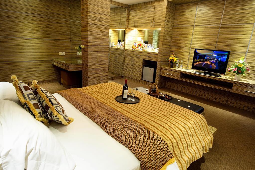 Hotel Maximillian Tanjung Balai Karimun Exterior photo