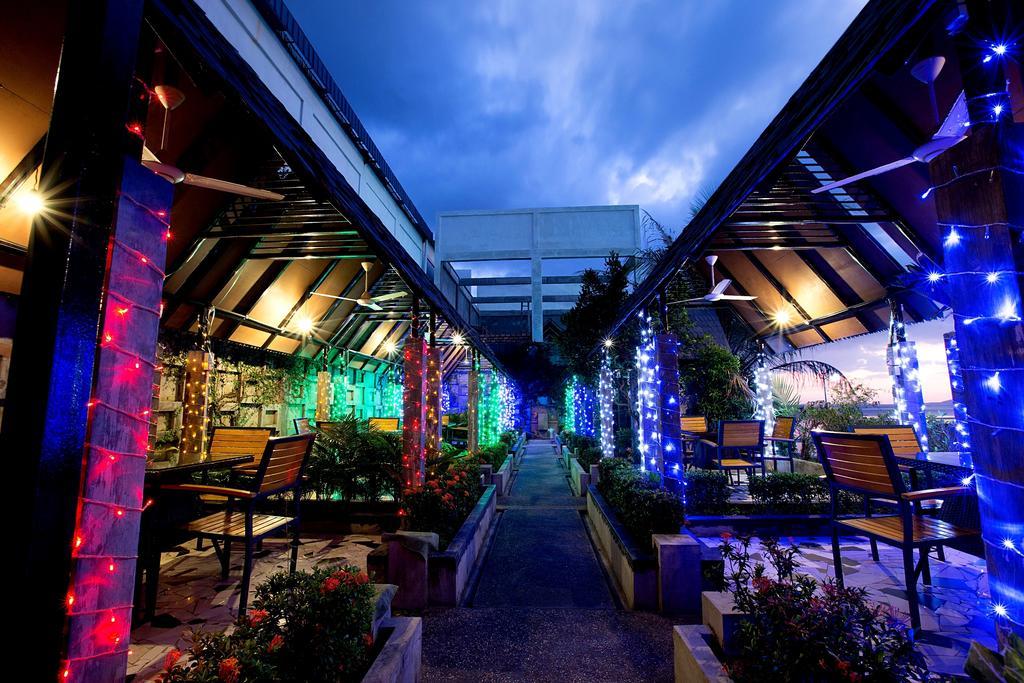 Hotel Maximillian Tanjung Balai Karimun Exterior photo
