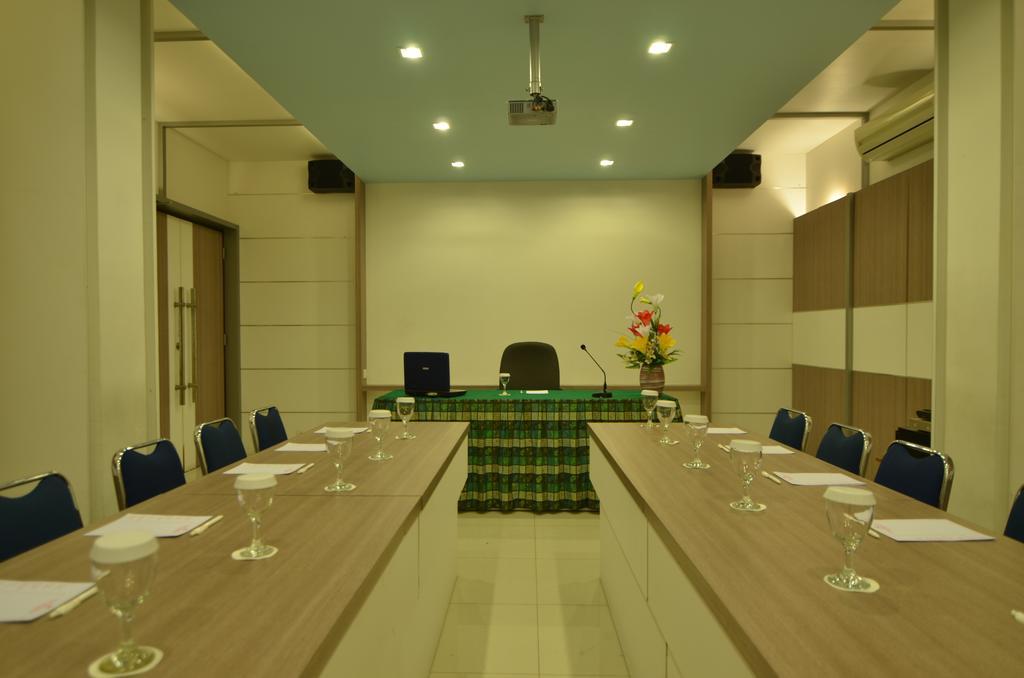 Hotel Maximillian Tanjung Balai Karimun Exterior photo