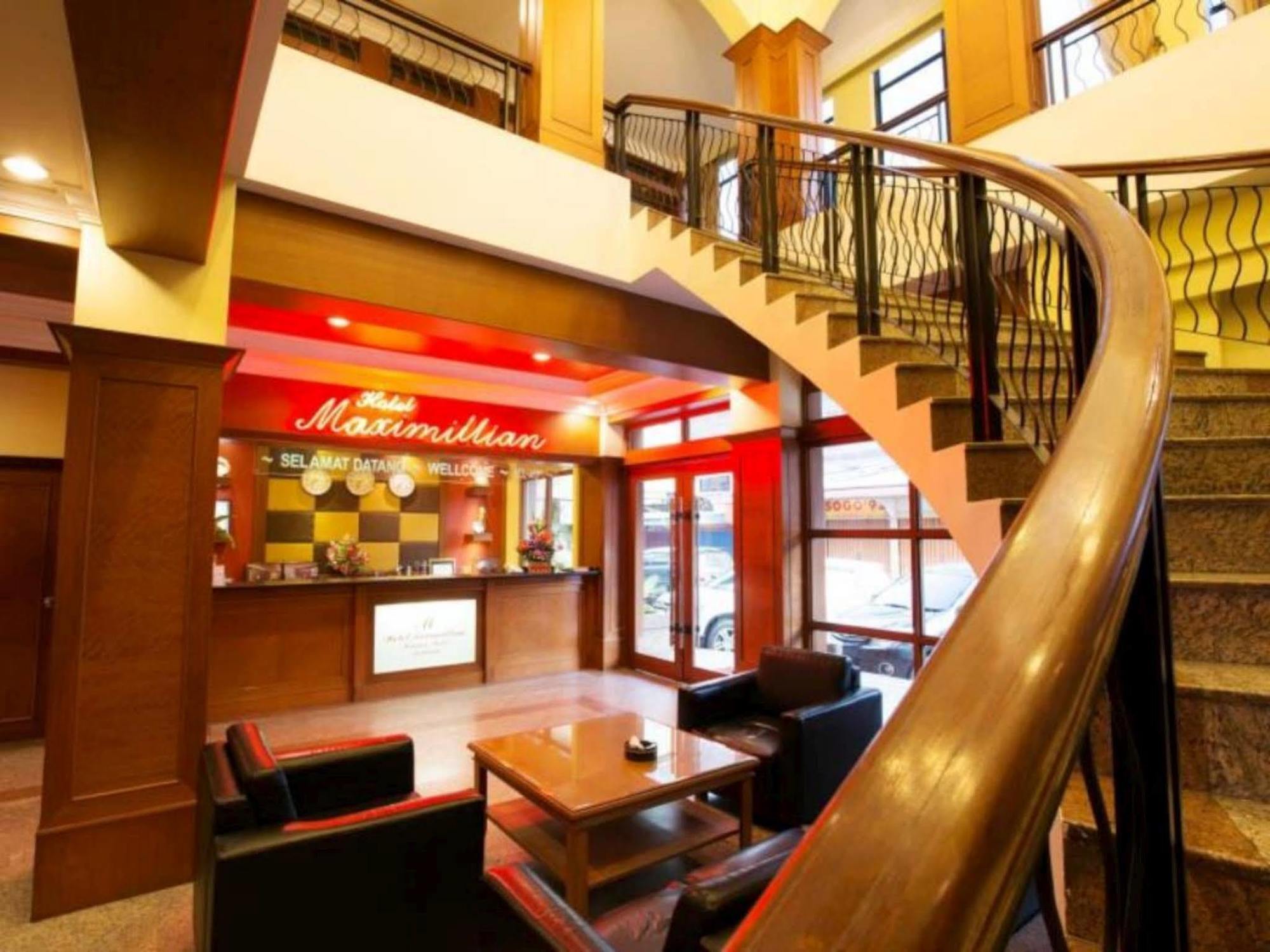 Hotel Maximillian Tanjung Balai Karimun Exterior photo