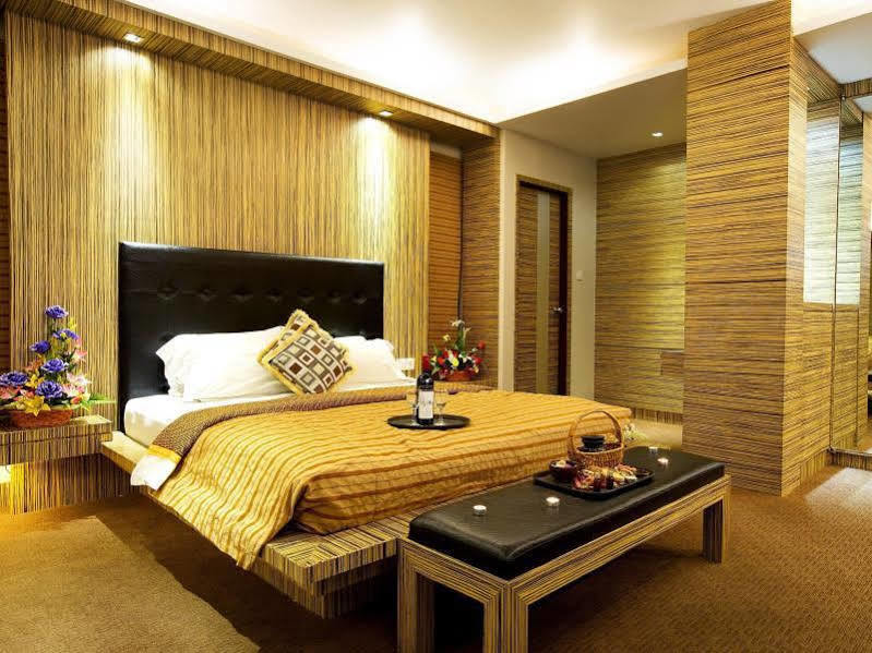 Hotel Maximillian Tanjung Balai Karimun Exterior photo